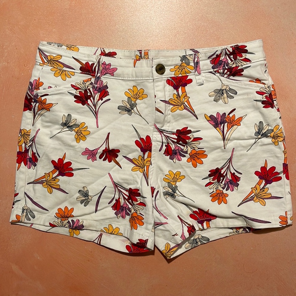 Women’s Floral St. John’s Bay Casual Summer Workwear Printed Shorts - Size 10
